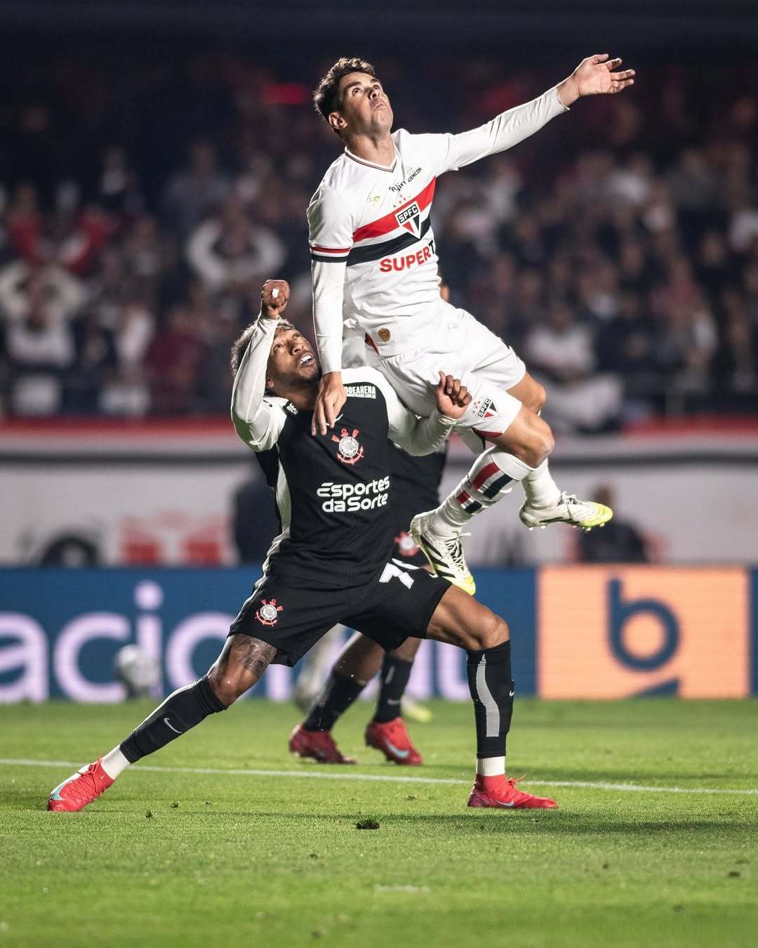 德国队勇夺半决赛胜利,冲击冠军宝座 德国队勇夺半决赛胜利,冲击冠军宝座