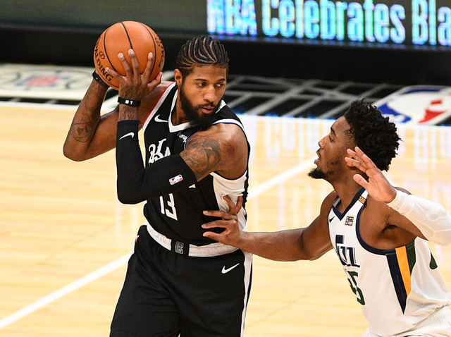 快船轻取公牛，萨姆·米切尔送出助攻