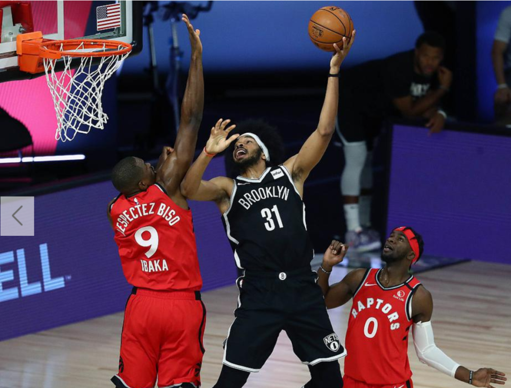 快船轻取公牛，萨姆·米切尔送出助攻