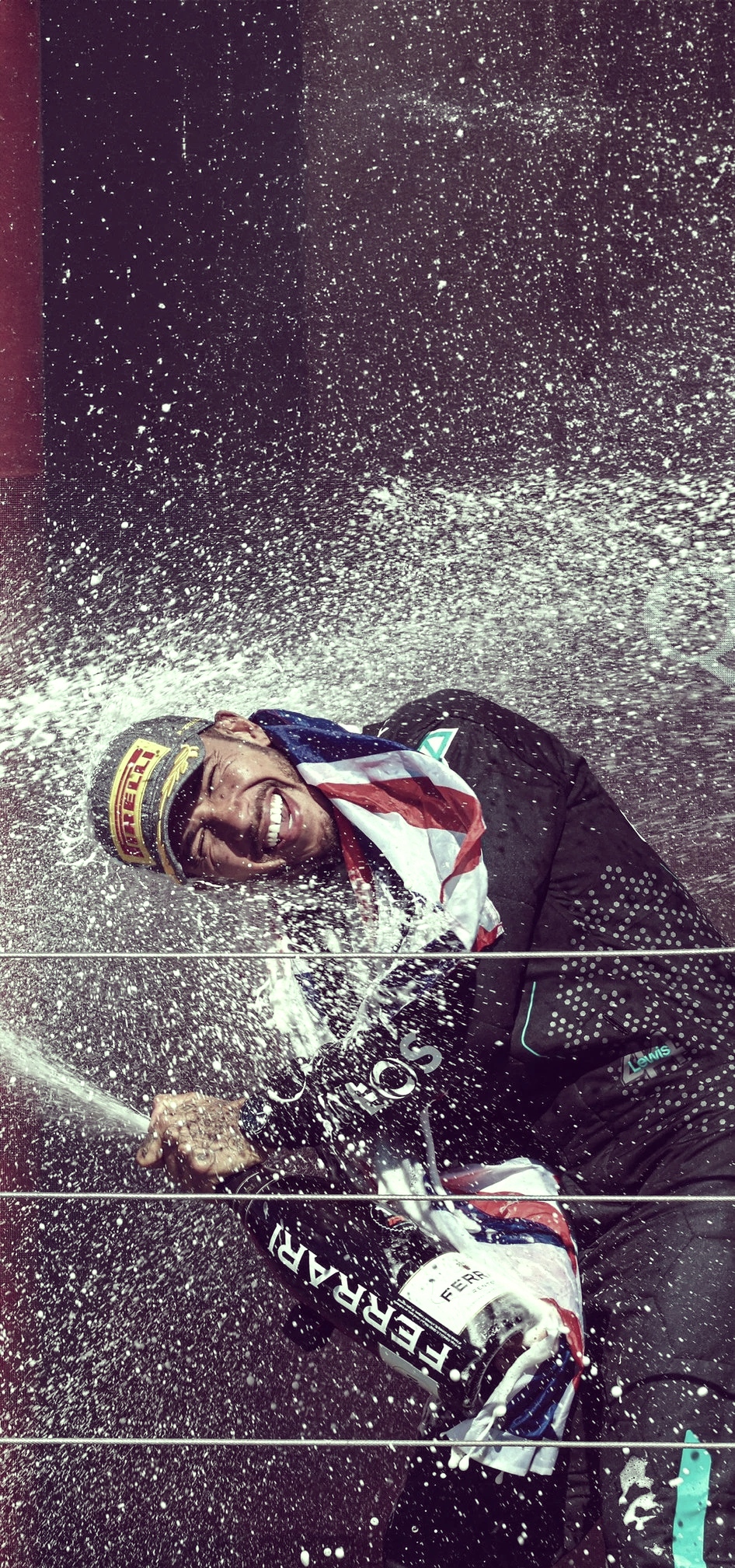 IM体育在线注册-阿斯顿马丁险胜梅赛德斯，汉密尔顿惊艳四座