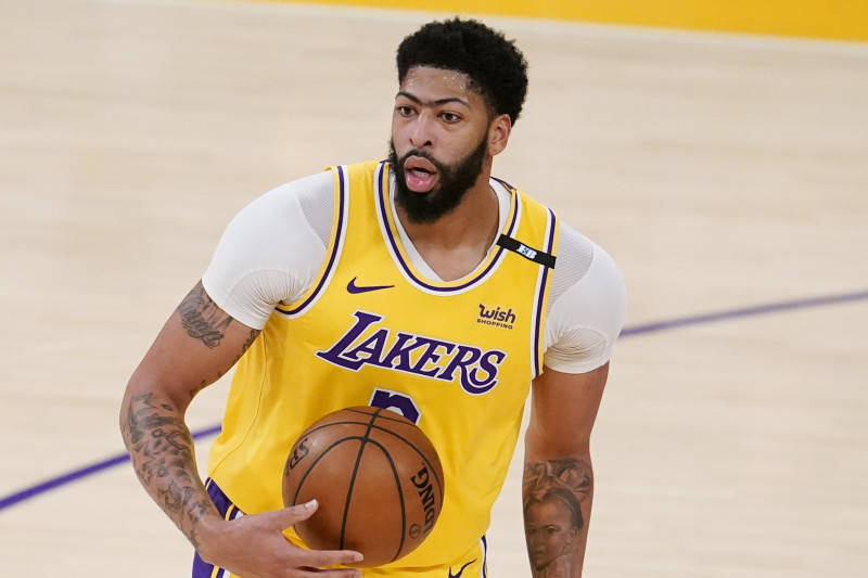 江苏队险胜湖人，布克刷新纪录