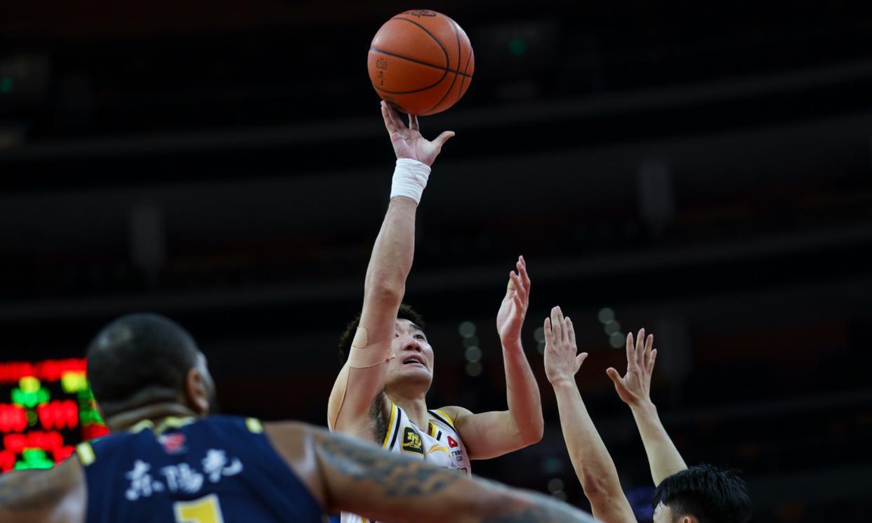 辽宁队领先,关键球员伤愈回归士气高涨 辽宁队领先,关键球员伤愈回归士气高涨