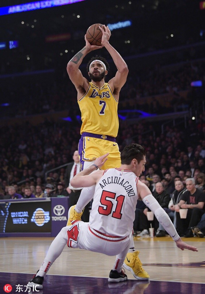 人客场击败黄蜂，终结两连败