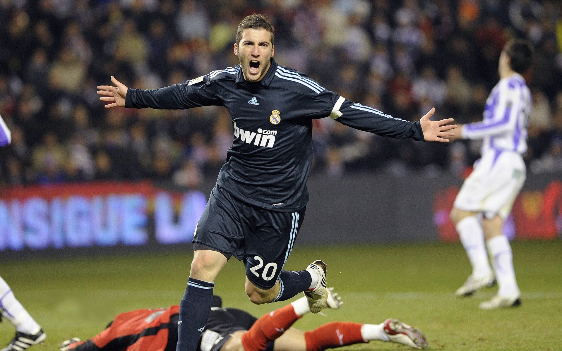 北欧寒夜，南欧孤星，当拜仁绝杀挪威，C罗扛起全队